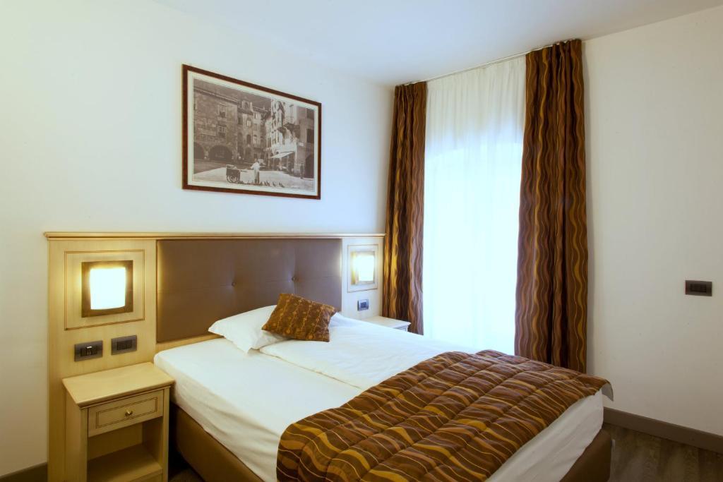 Hotel Portici - Romantik & Wellness Riva del Garda Værelse billede